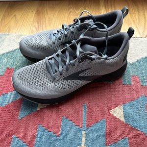 brooks revel 4 running shoes, only worn twice!!